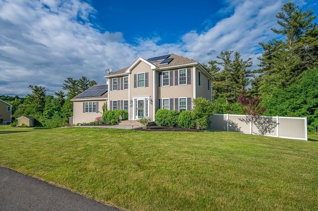 Property Photo:  10 Grizzly Dr  MA 01543 