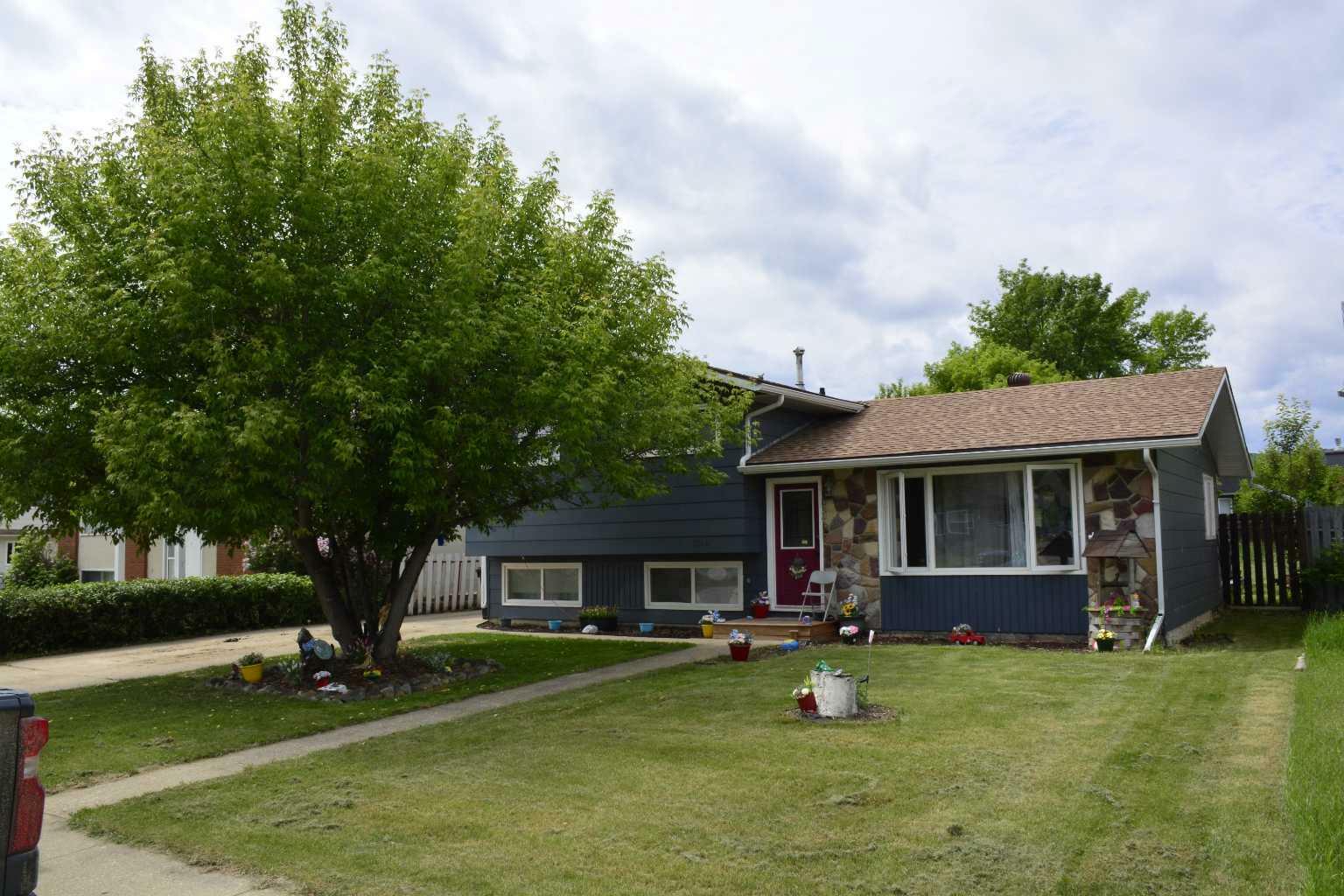 Property Photo:  8126 95 Street  AB T8S 1E9 