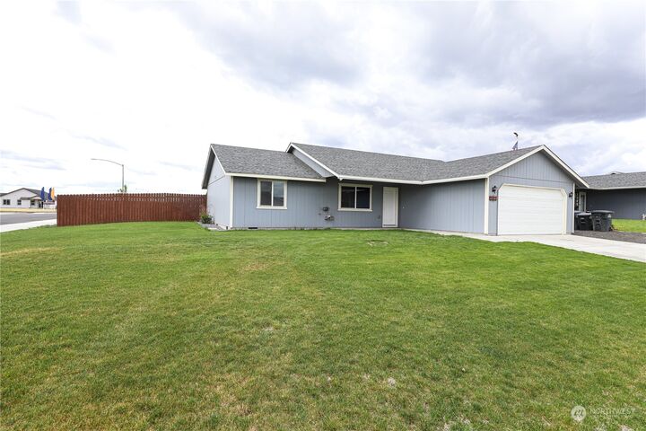 Property Photo: 1301 W Shelby Street WA 98837