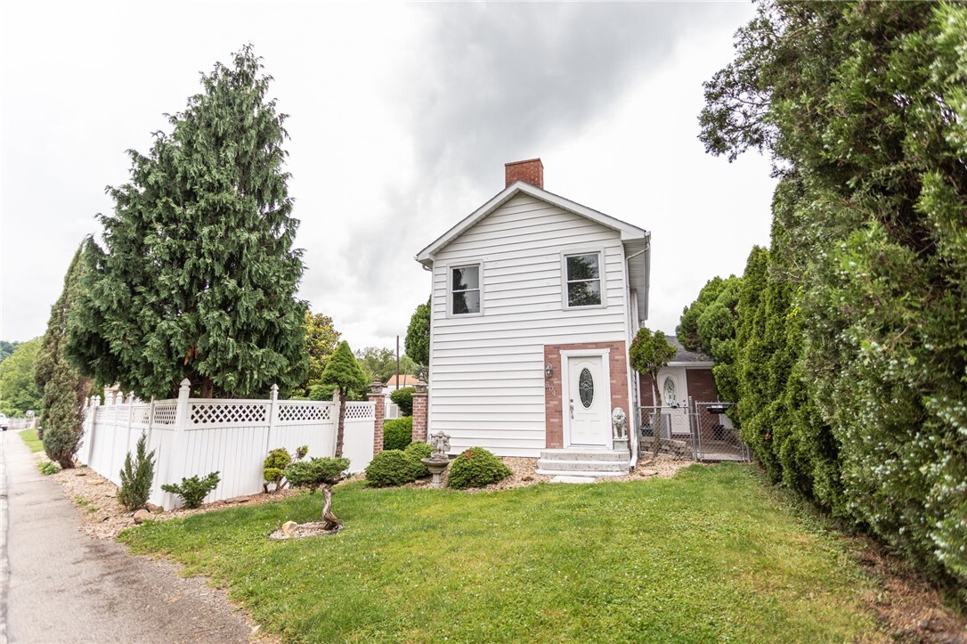 Property Photo: 604 W Fayette St PA 15425