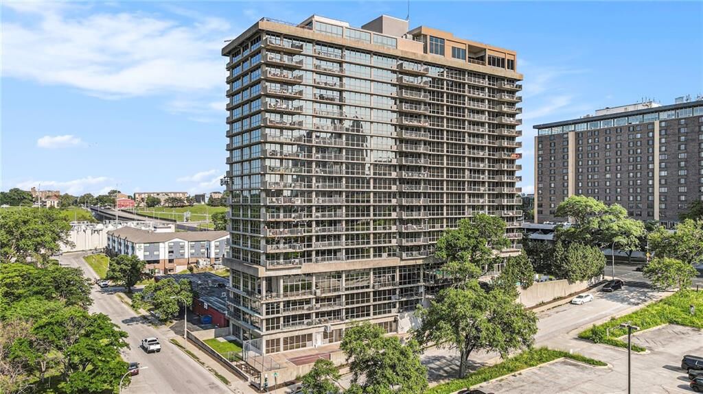 Property Photo: 600 Admiral Boulevard 1702 MO 64106