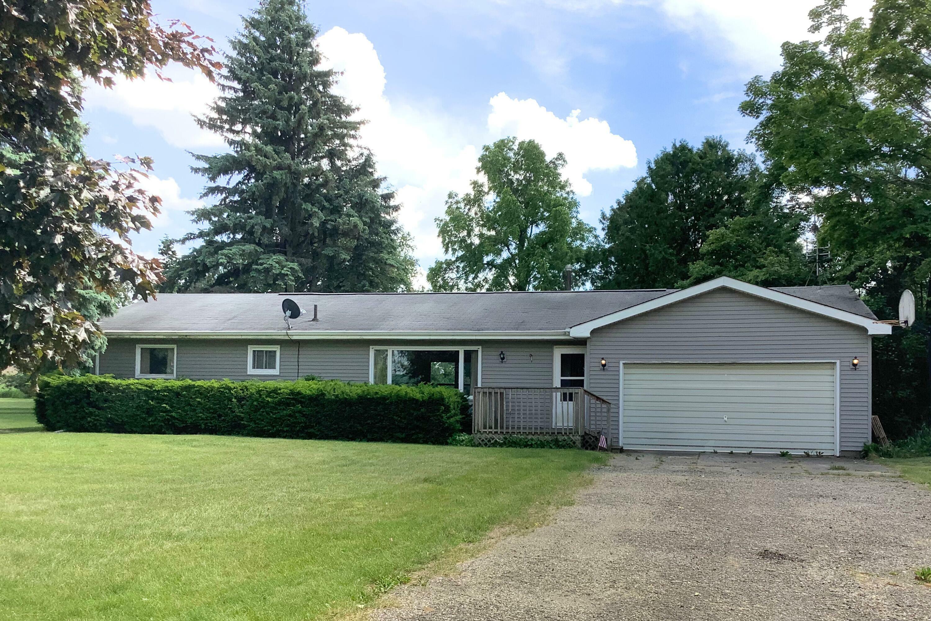 Property Photo:  2980 Deaner Road NE  MI 48829 