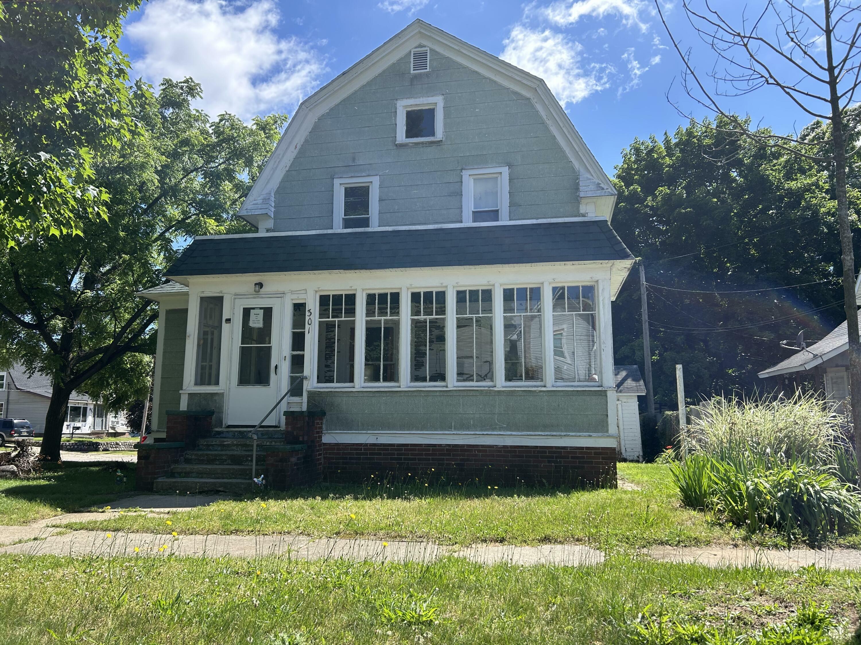 Property Photo:  301 Chestnut Street  MI 49047 