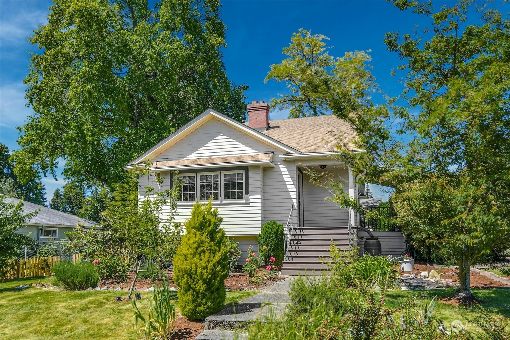 Property Photo:  522 N 117th Street  WA 98133 