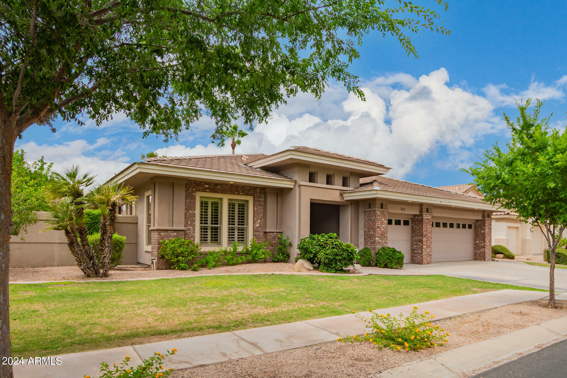 Property Photo:  342 W Citation Lane  AZ 85284 