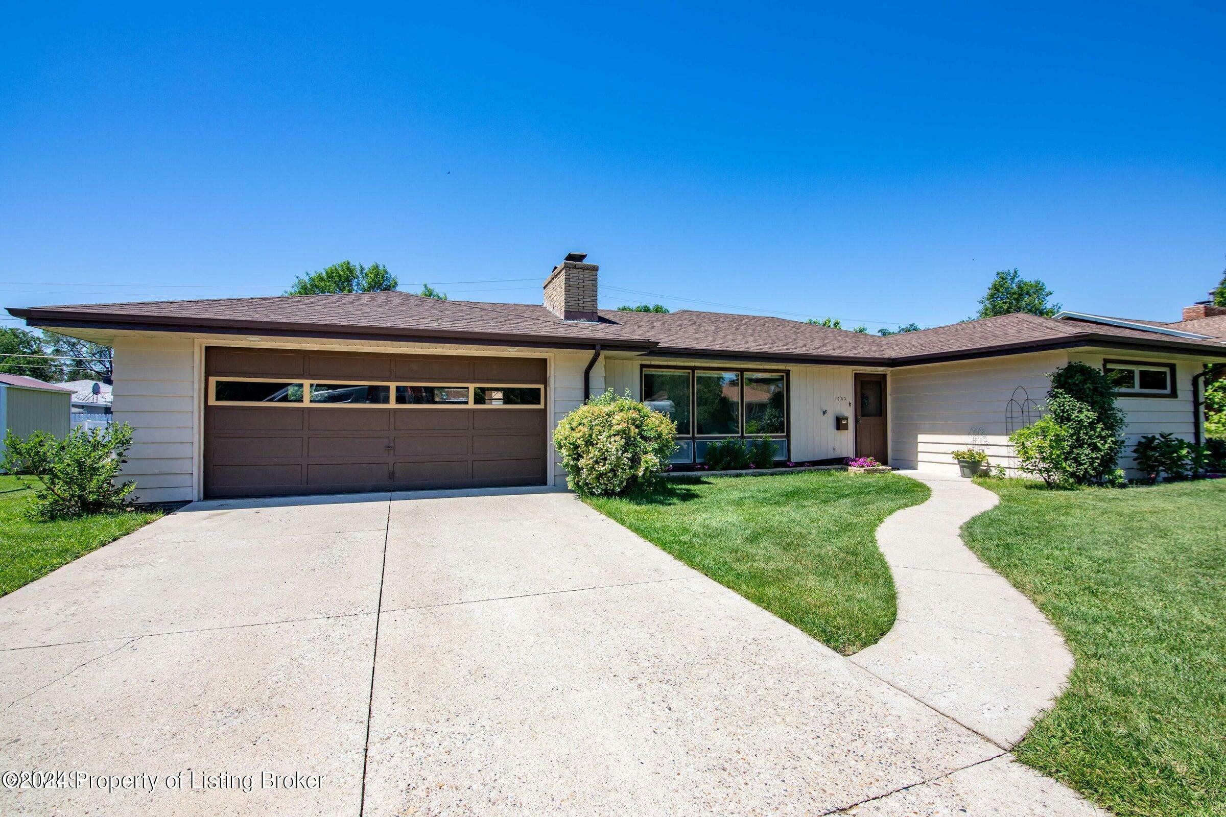 Property Photo:  1603 Monte Drive  ND 58554 