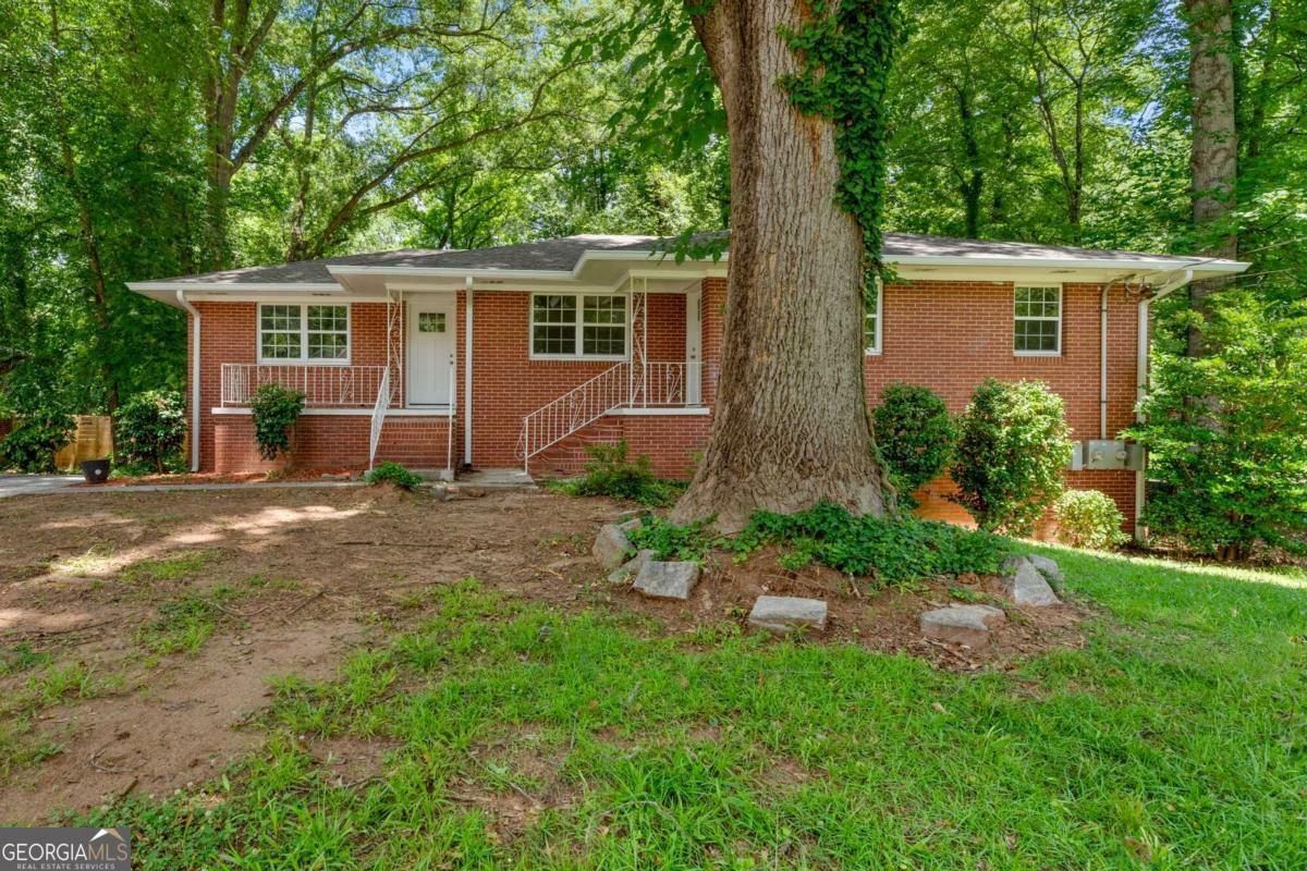 Property Photo:  861 Jefferson Avenue A  GA 30344 