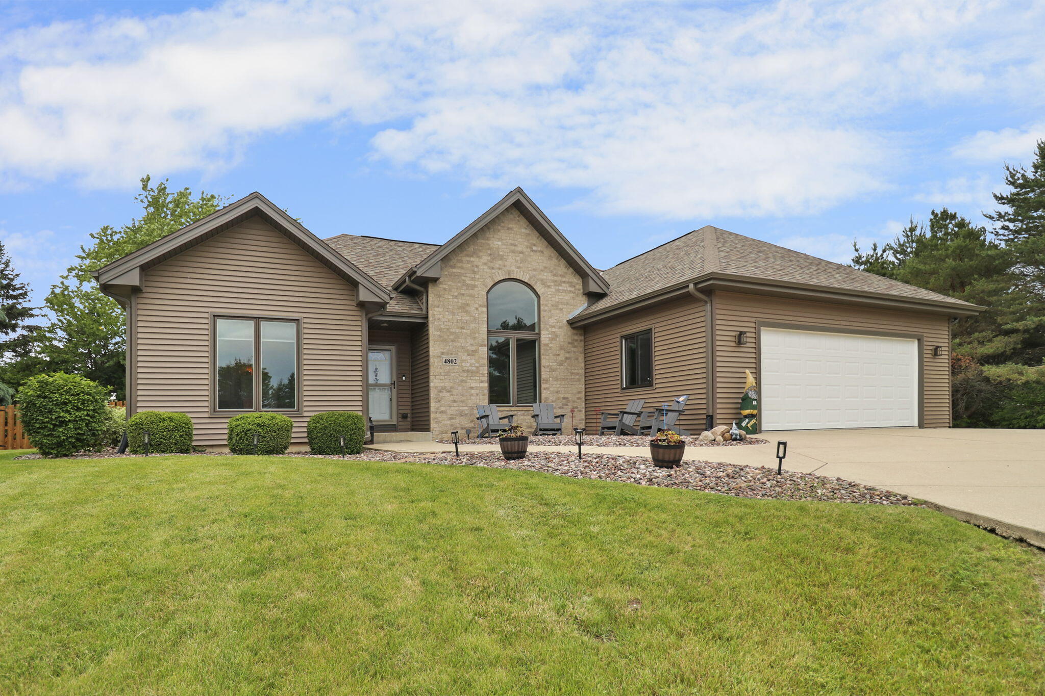 Property Photo: 4802 Pinetree Cir WI 53402