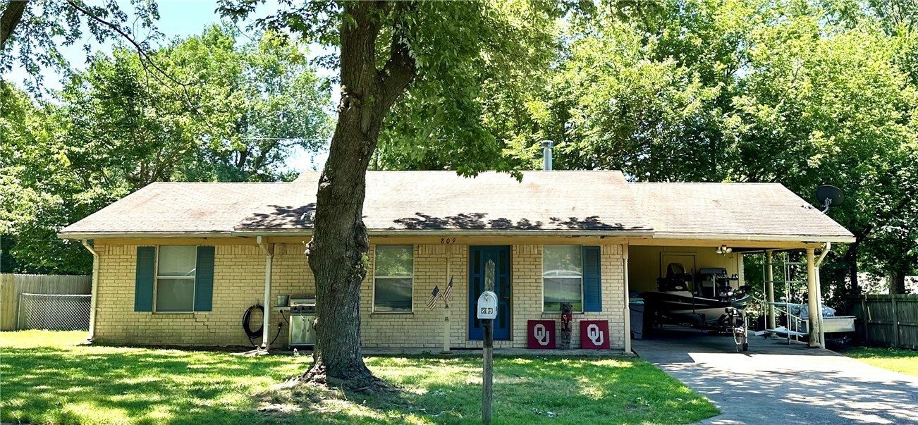 Property Photo:  809 Linda Street  AR 72753 