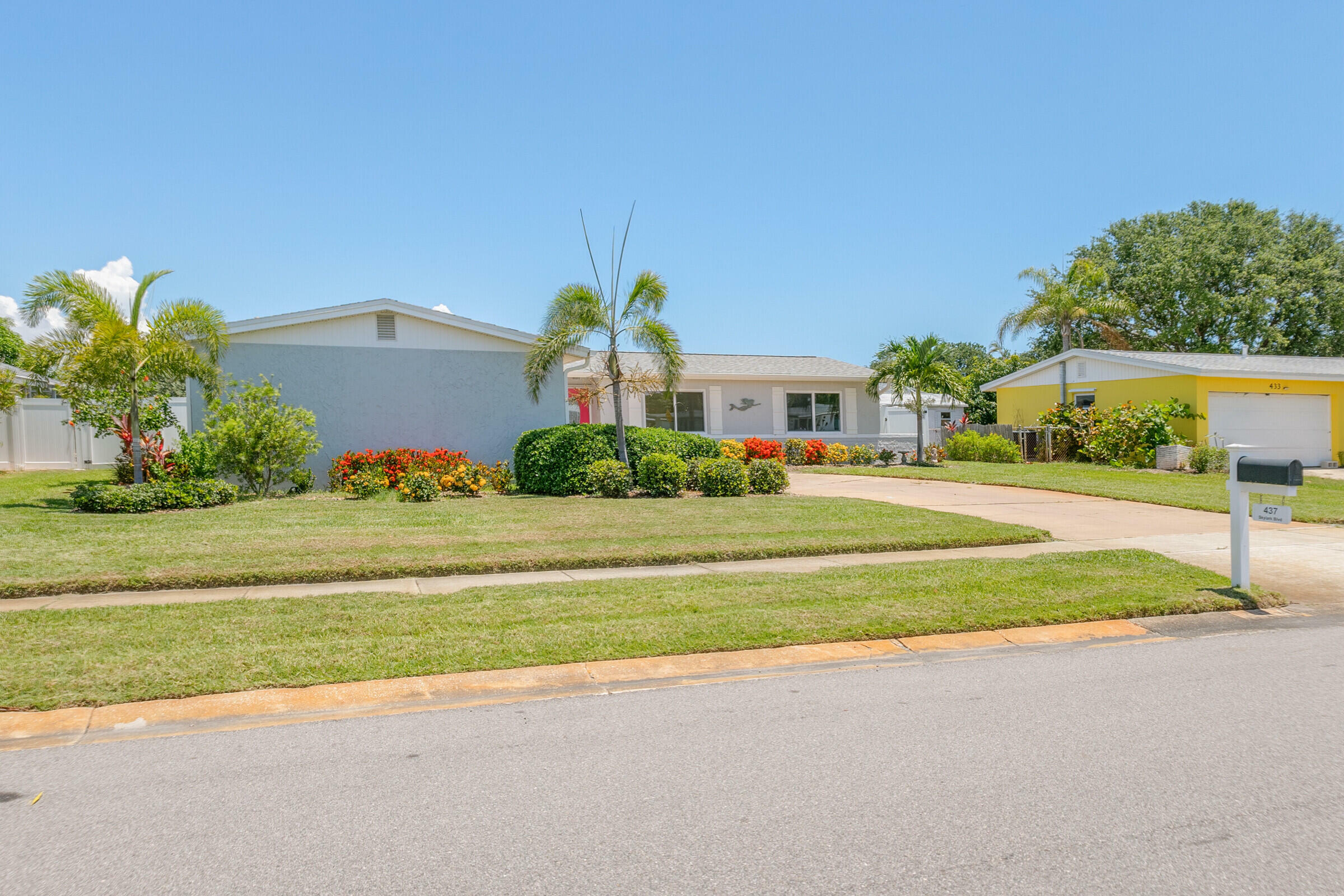 Property Photo:  437 Skylark Boulevard  FL 32937 