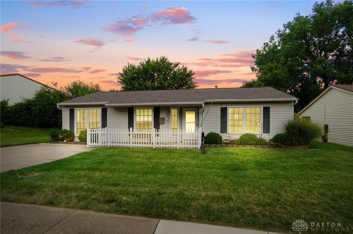 1585 Scottsdale Drive  Kettering OH 45420 photo