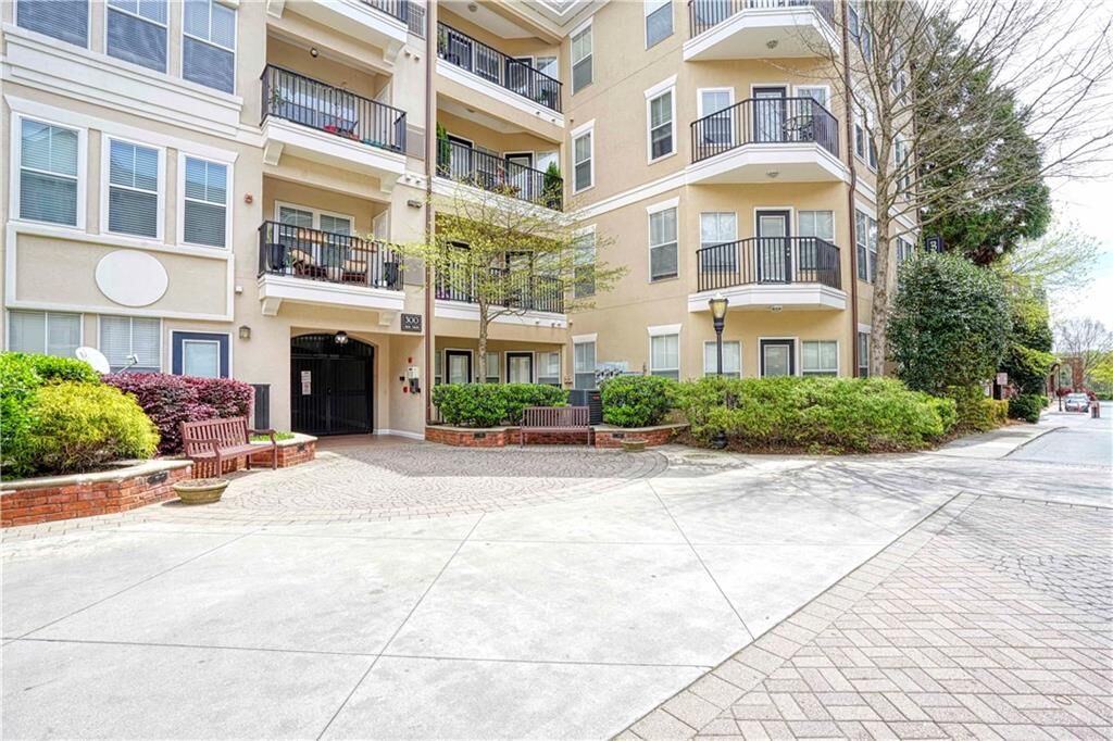 Property Photo: 1850 Cotillion Drive 3102 GA 30338