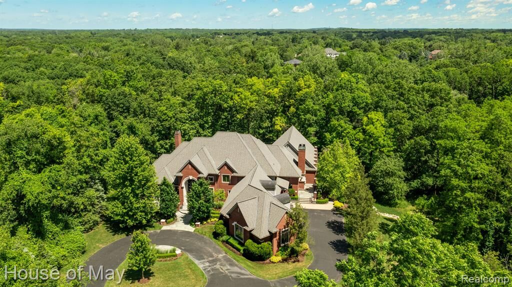 Property Photo:  712 E Gunn Road  MI 48306 1904 