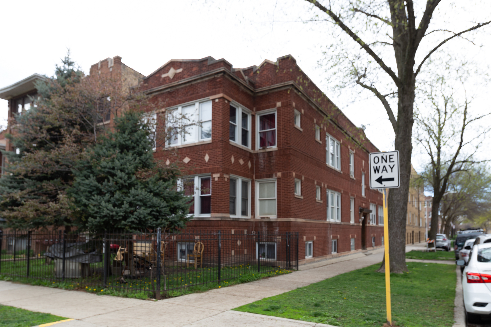 Property Photo: 3520 W Ainslie Street 2 IL 60625