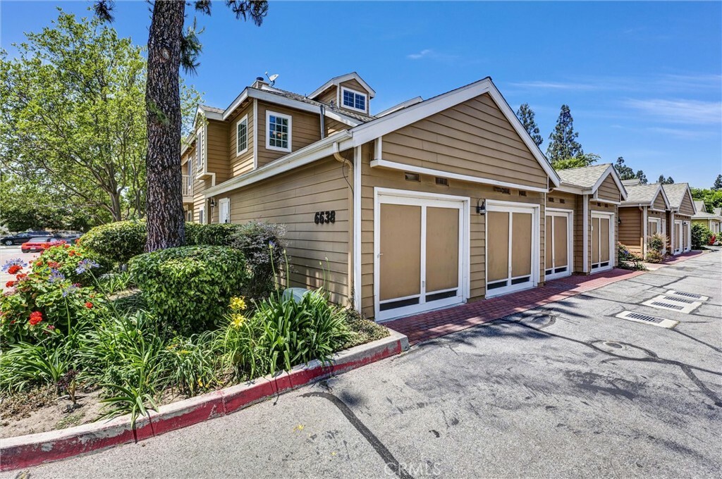 Property Photo:  6638 Clybourn Avenue 40  CA 91606 