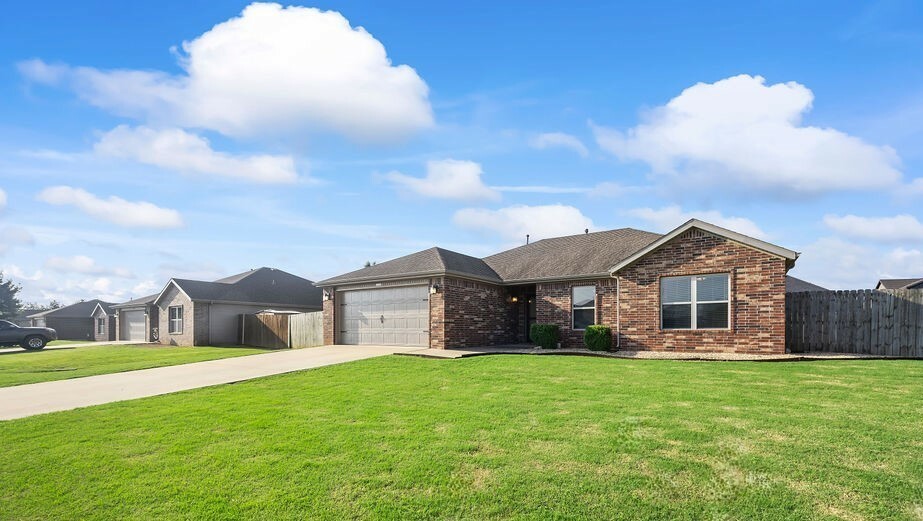 Property Photo:  1230 Cottonwood Road  AR 72719 