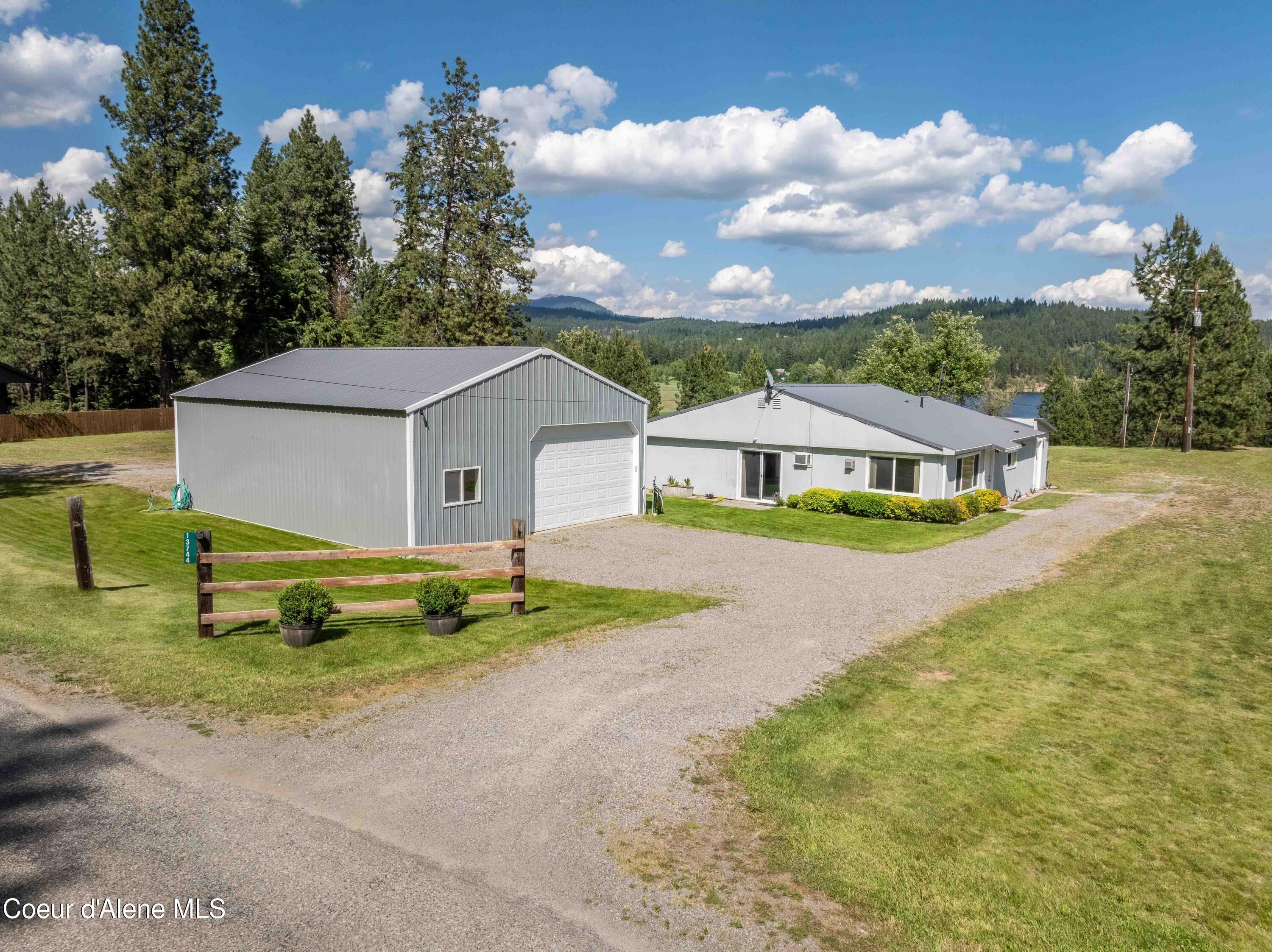 Property Photo:  13744 N Hauser Lake Rd  ID 83854 