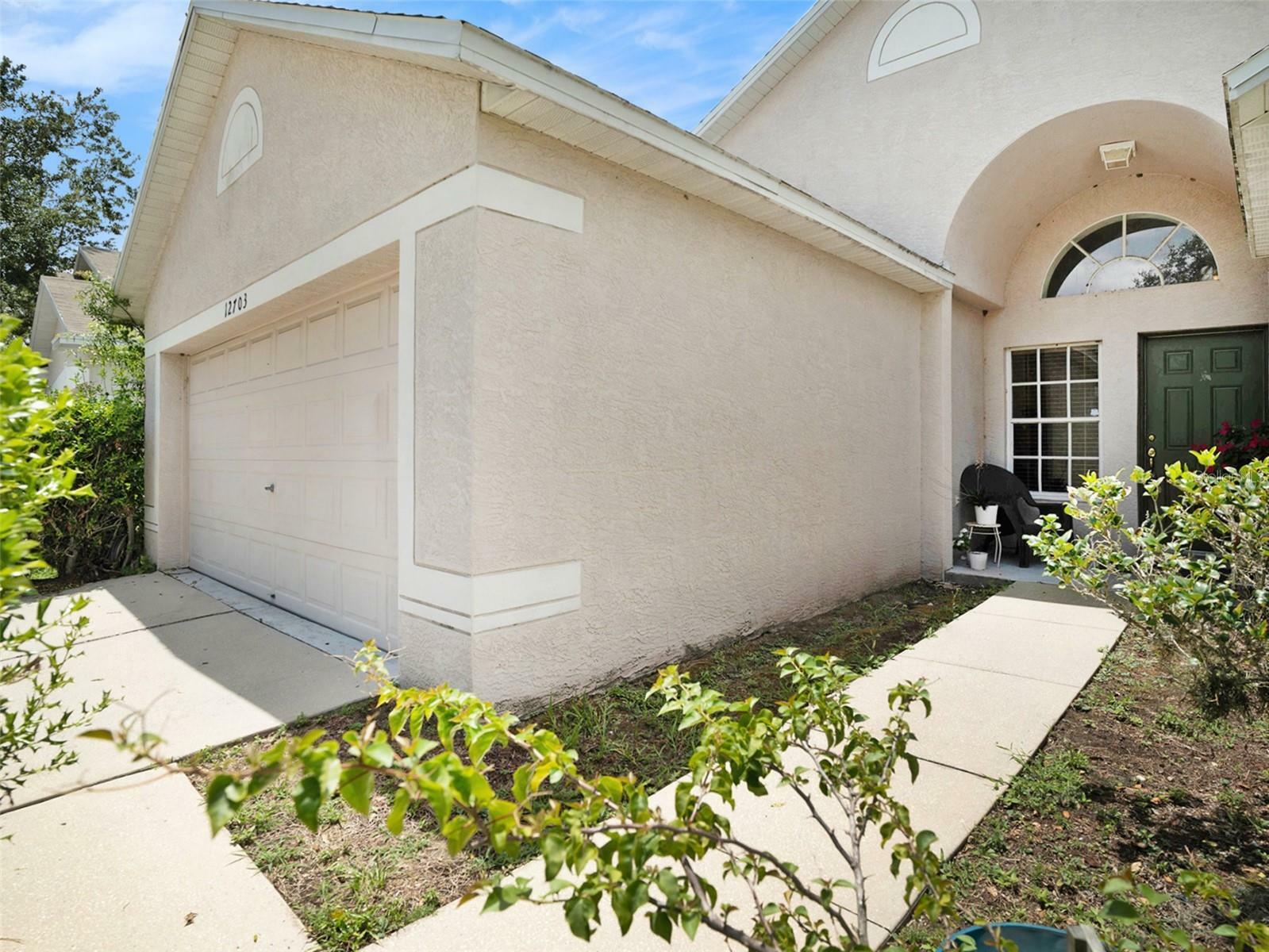 Property Photo:  12703 Kings Lake Drive  FL 33534 