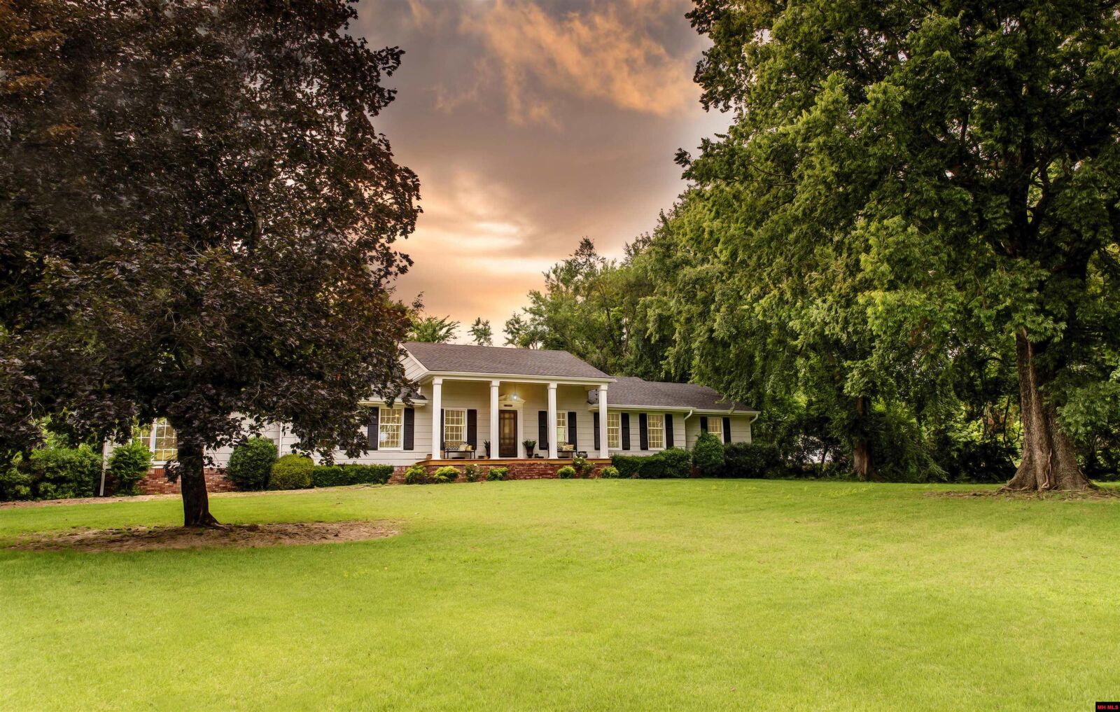 Property Photo:  1016 Maple Street  AR 72653 