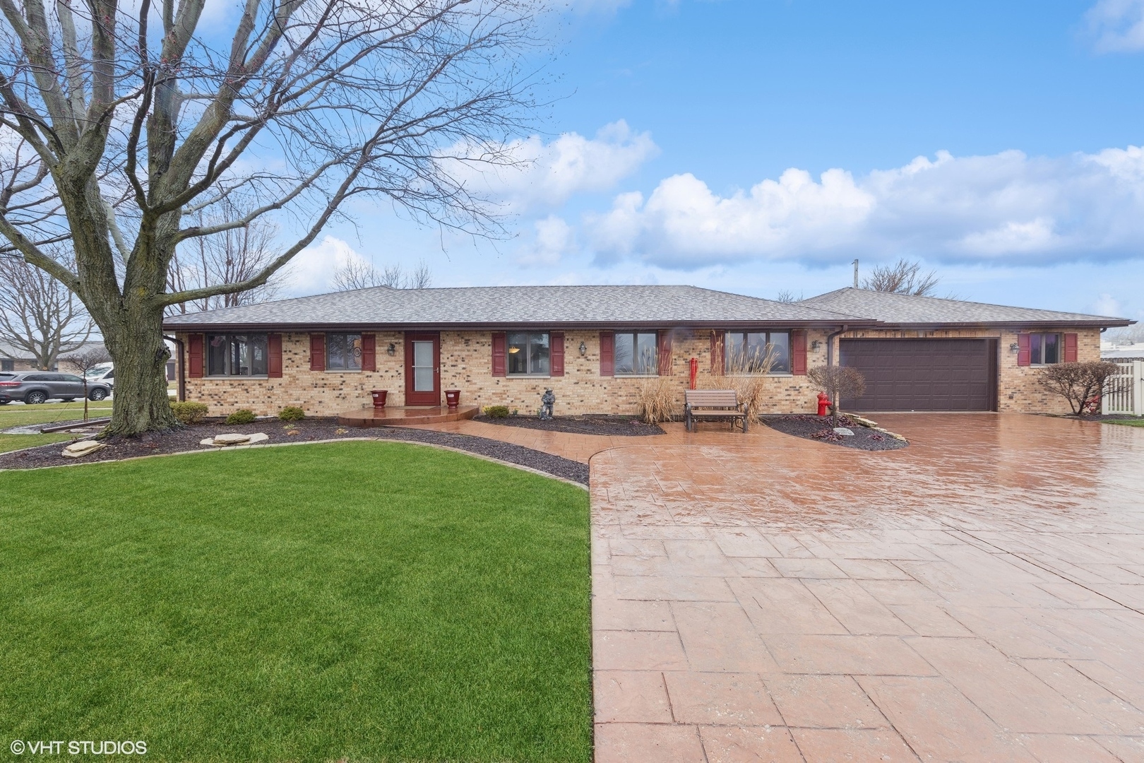 Property Photo: 15431 S Pratt Lane IL 60544