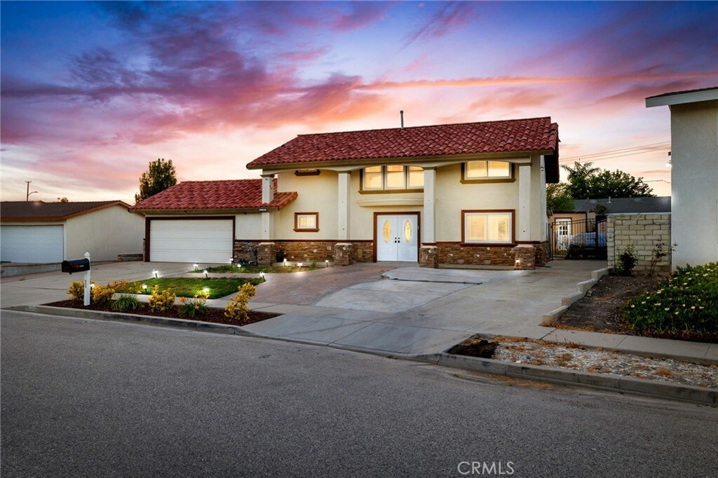 Property Photo:  1321 Dinsmore Street  CA 93065 