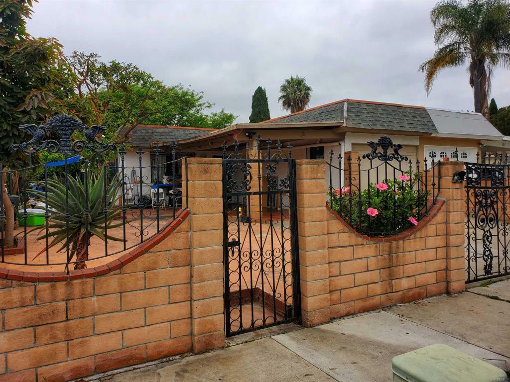 Property Photo:  401 Calle Montecito  CA 92057 