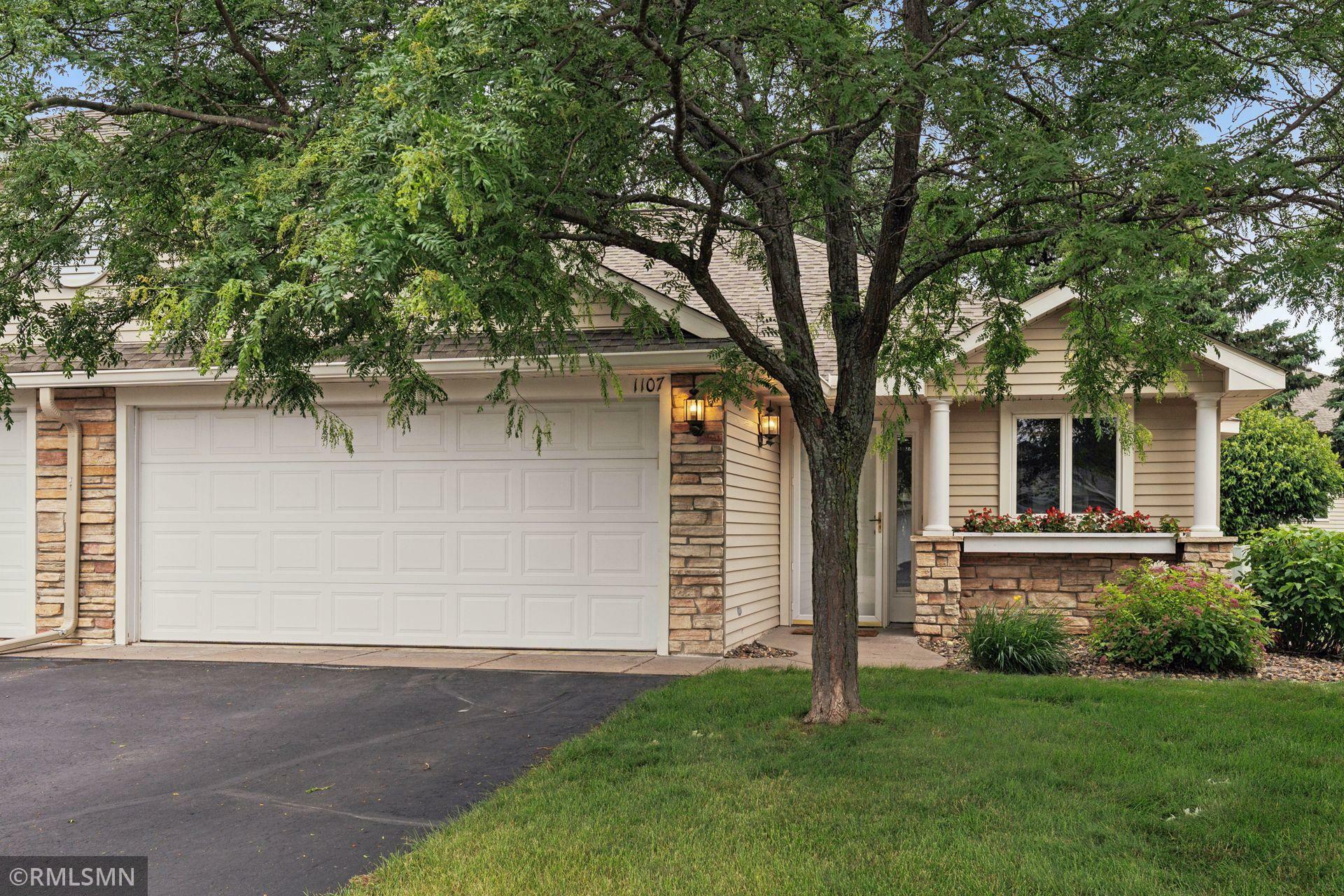 Property Photo:  1107 Highpoint Court 28B  WI 54017 