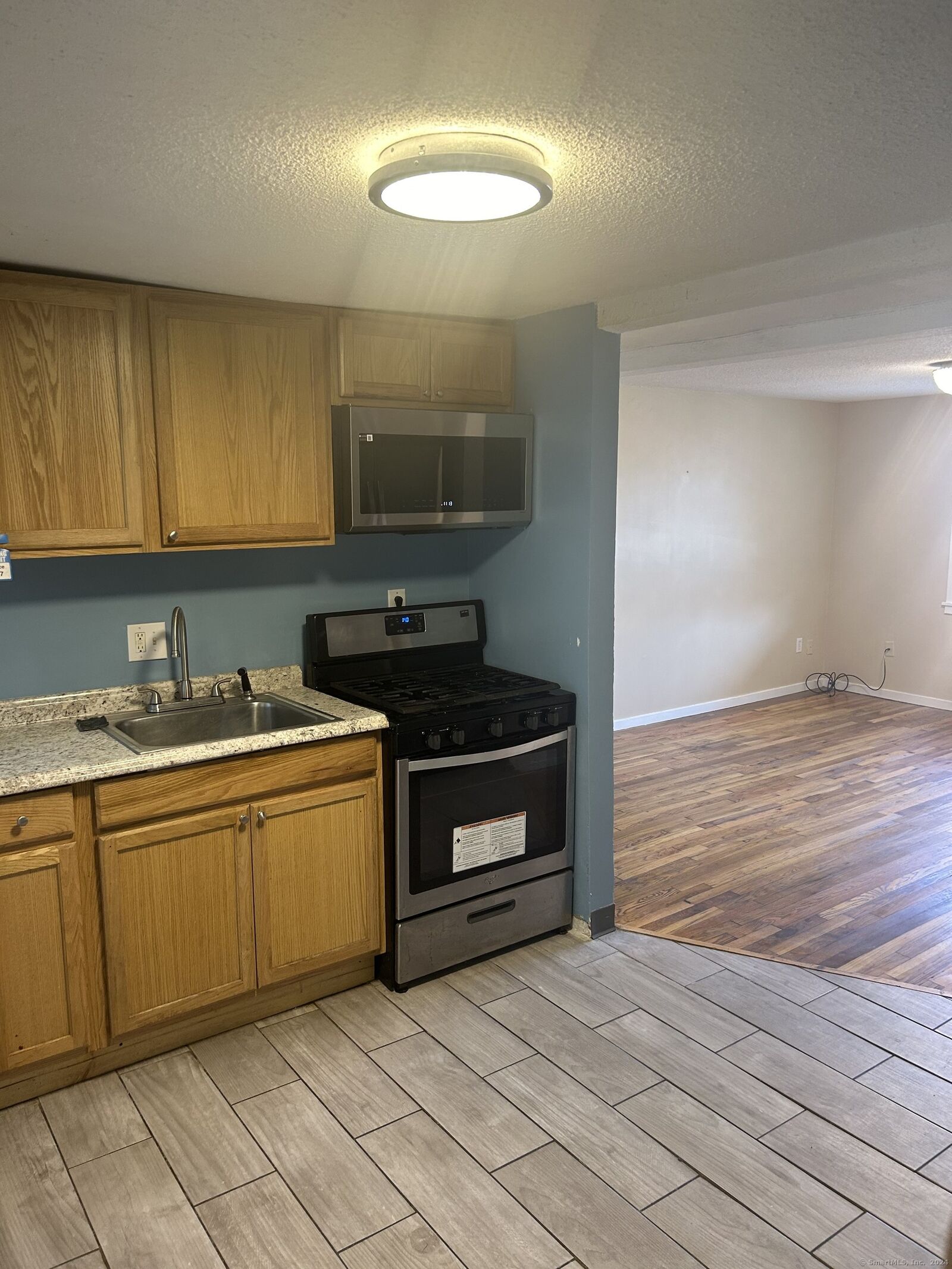 Property Photo:  940 Wethersfield Avenue Apt 2  CT 06114 
