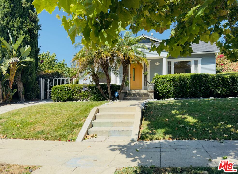 2217   Nella Vista Ave  Los Angeles CA 90027 photo