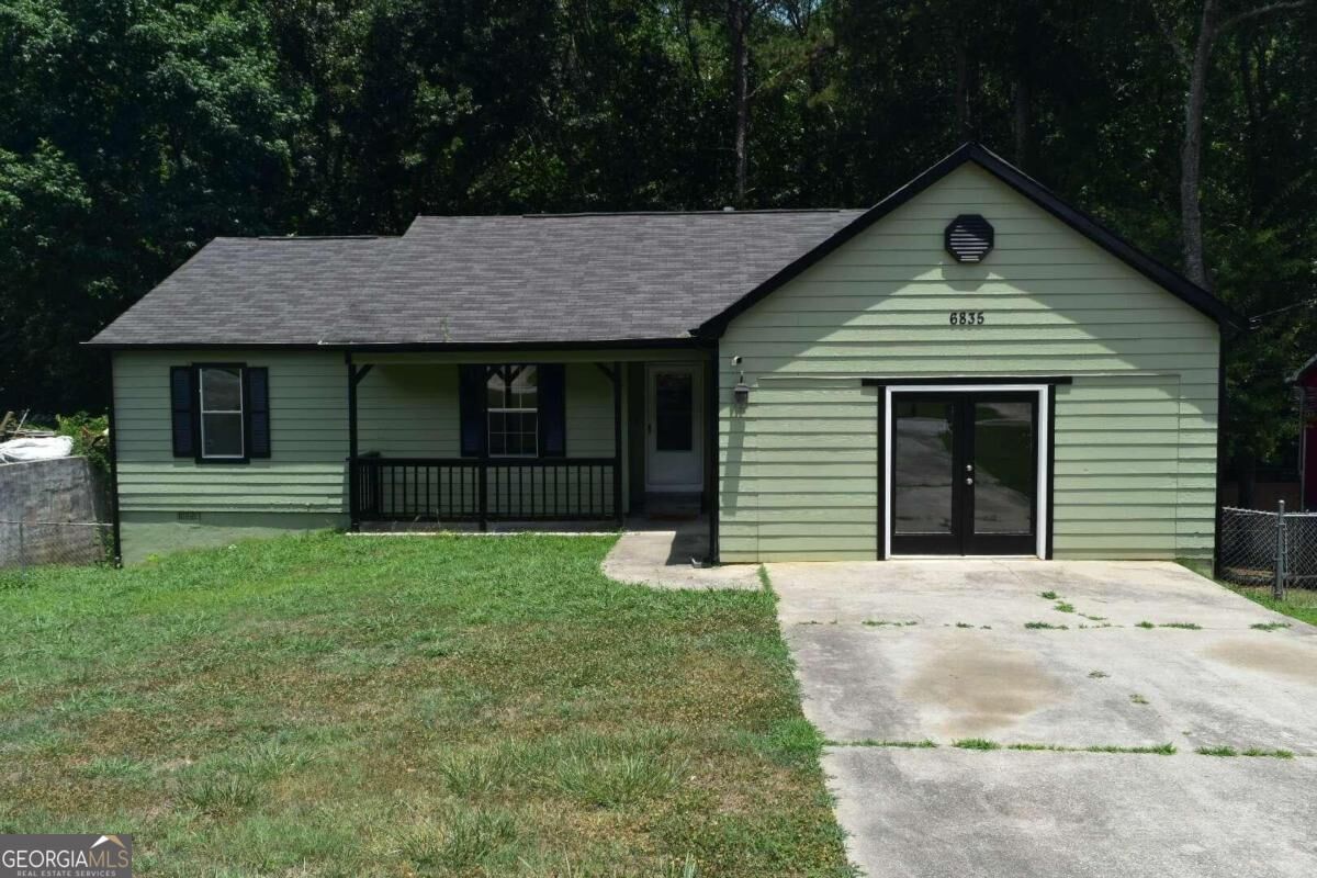 Property Photo: 6835 Silver Maple Drive GA 30273