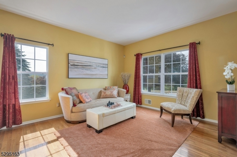 Property Photo:  7 Canterbury Ln  NJ 07840 