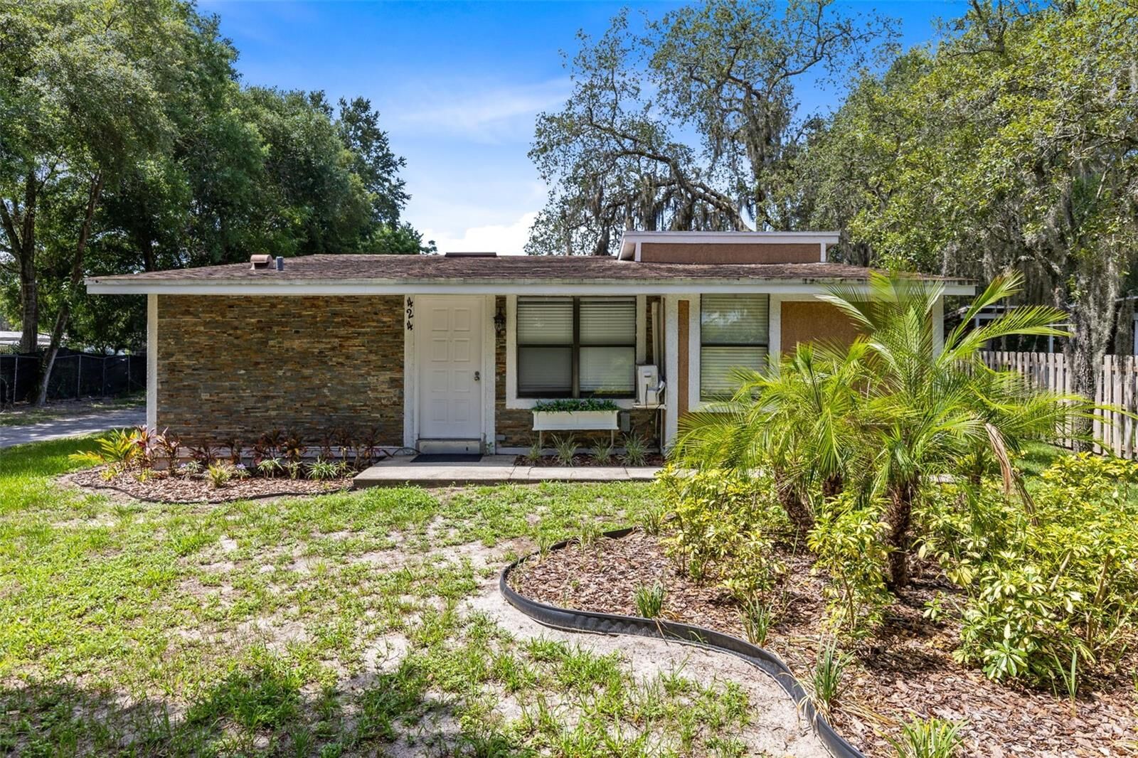 Property Photo: 424 E Welch Road FL 32712