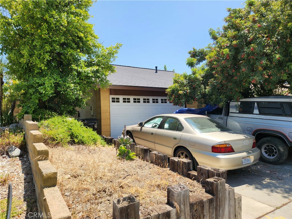 Property Photo:  2710 E Maureen Street  CA 91792 