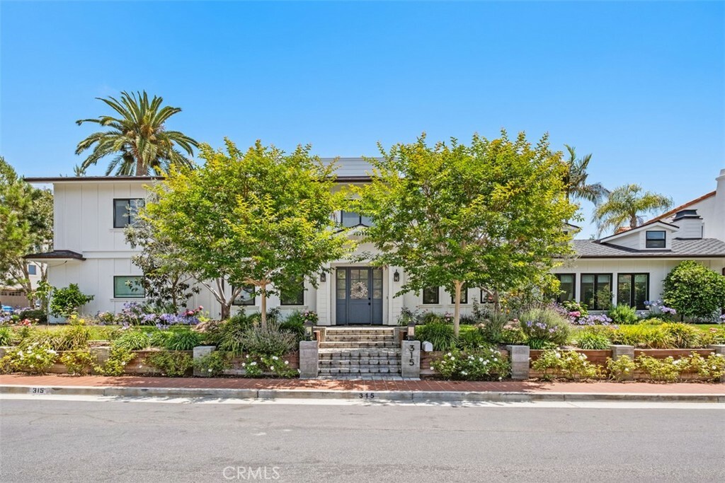 Property Photo:  315 W Avenida Valencia  CA 92672 