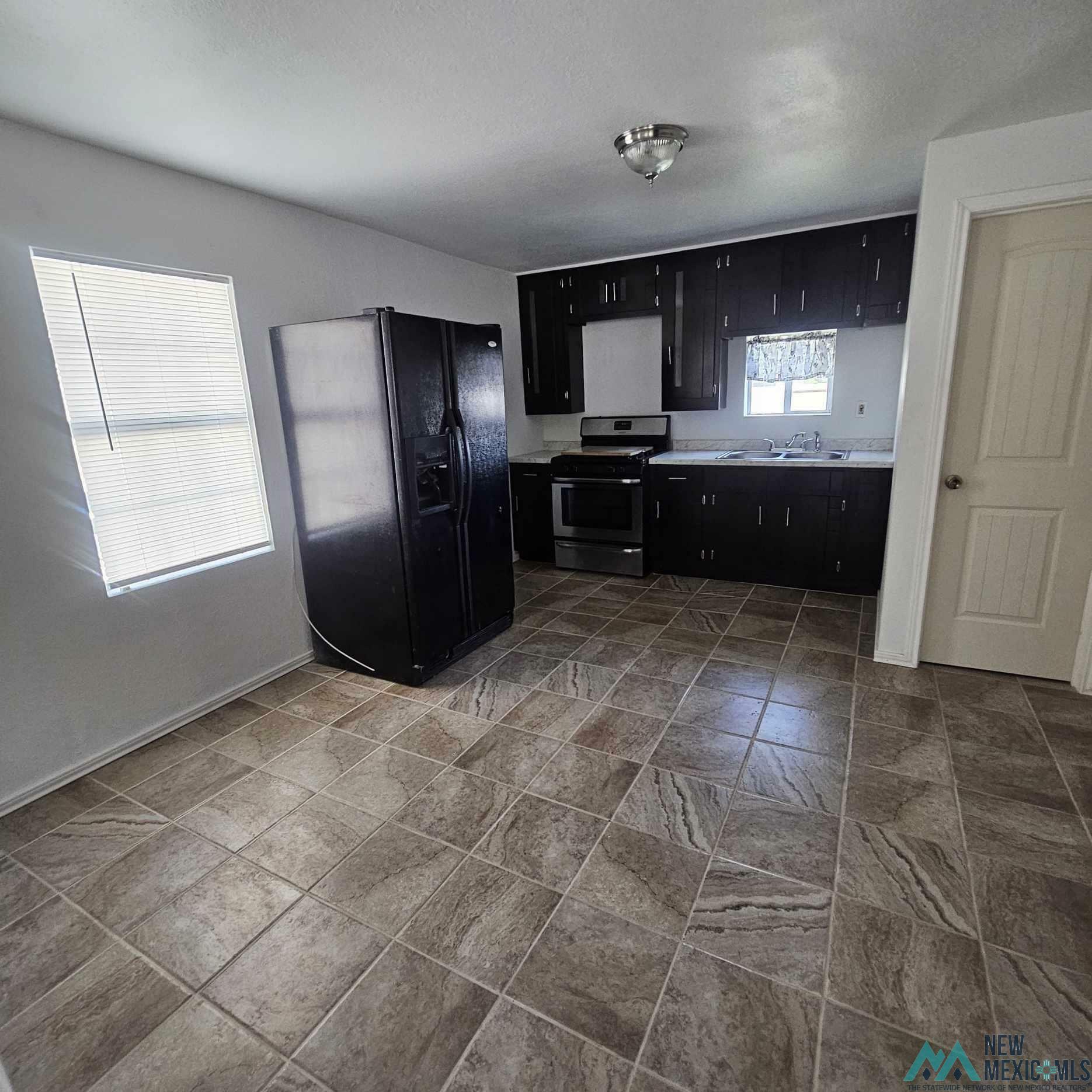 Property Photo:  1008 E 2nd Street  NM 88130 