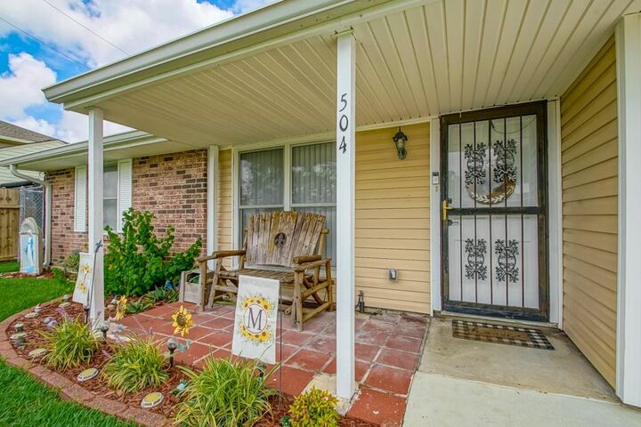 Property Photo: 504 Ruth Drive LA 70094