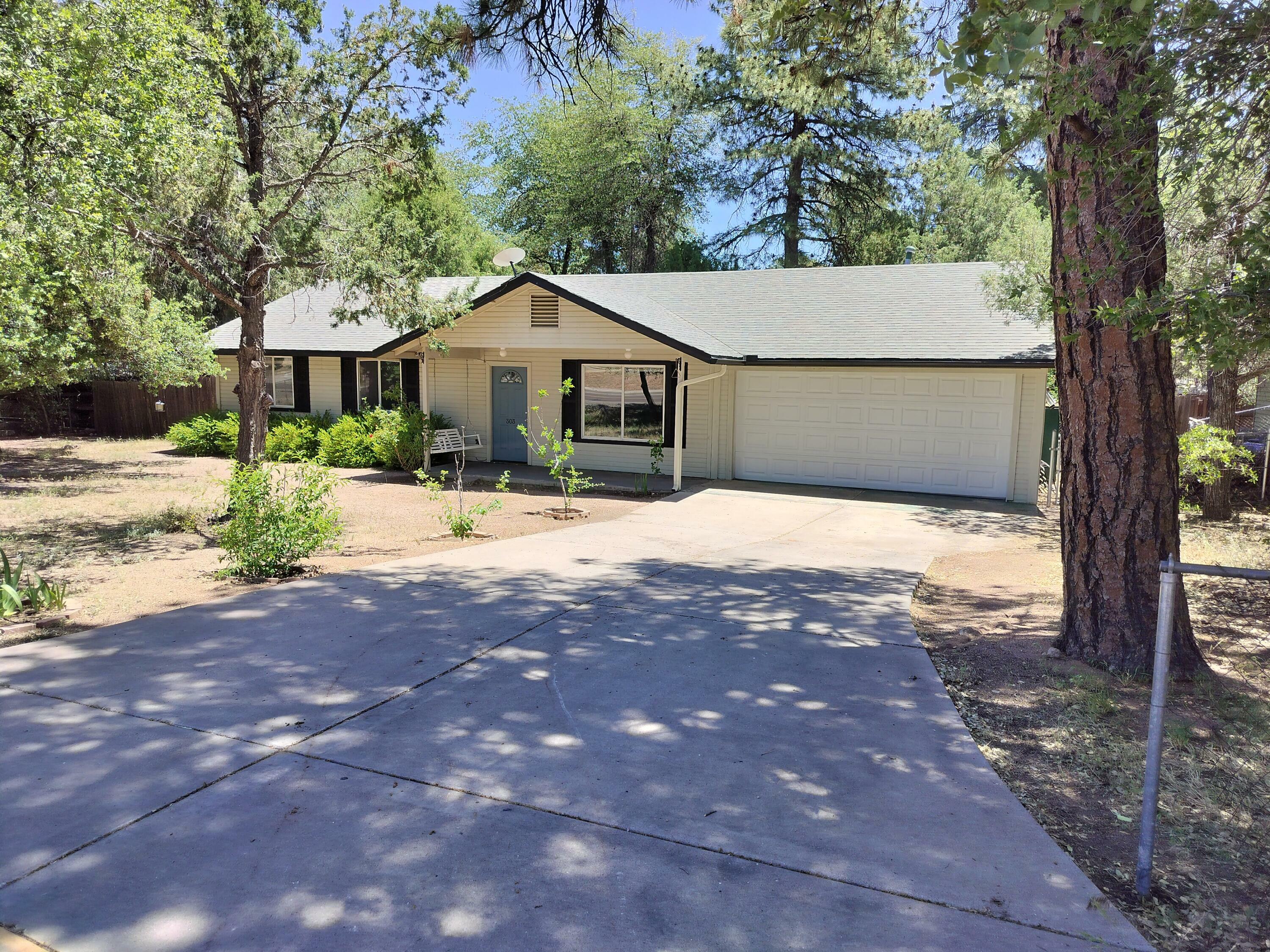 Property Photo:  303 S Meadow Street  AZ 85541 