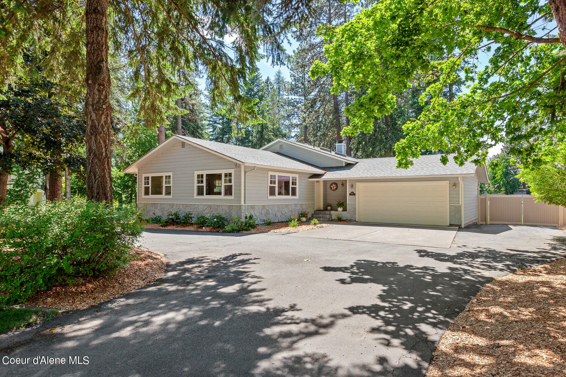 Property Photo:  9887 N Circle Dr  ID 83835 