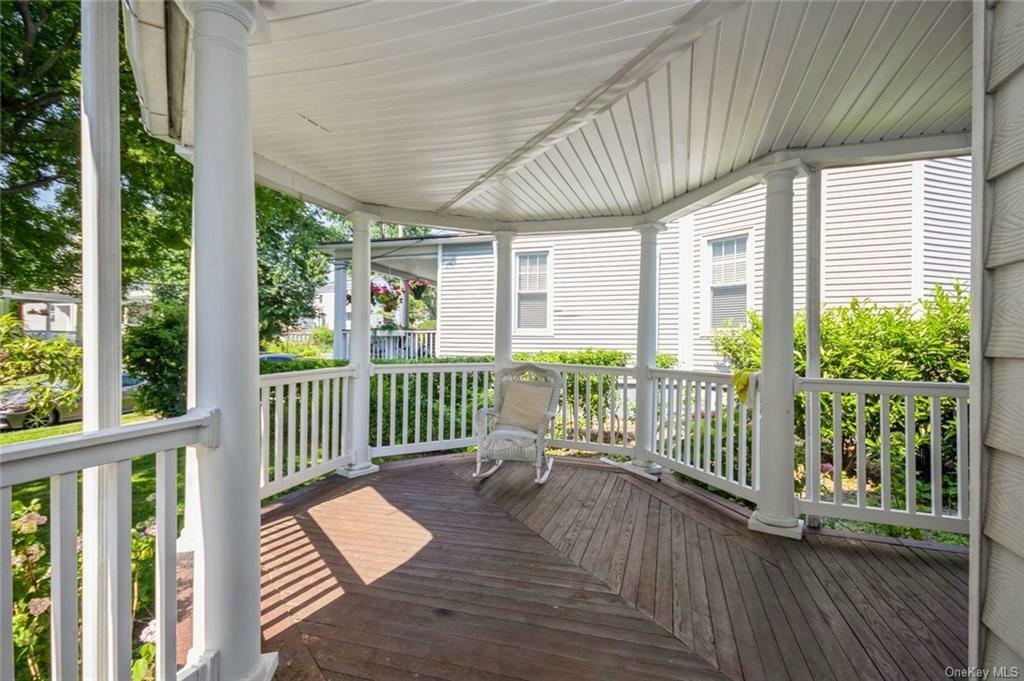 Property Photo:  46 W Castle Place  NY 10805 