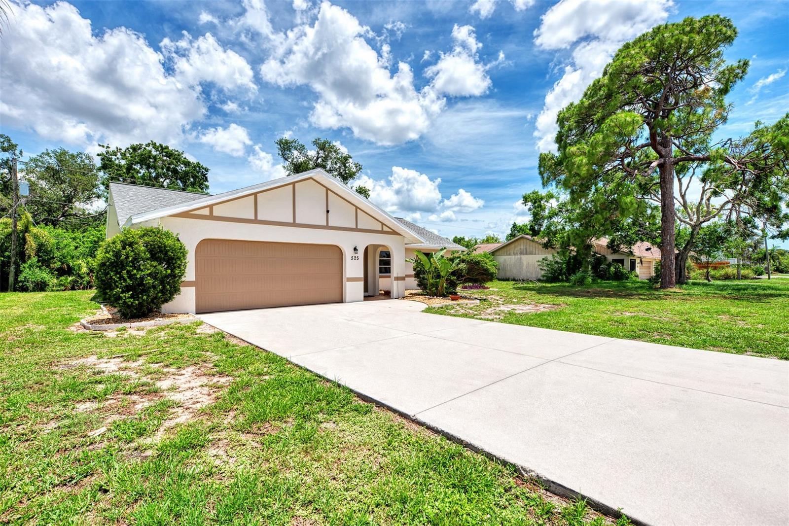Property Photo:  525 W Baffin Drive  FL 34293 