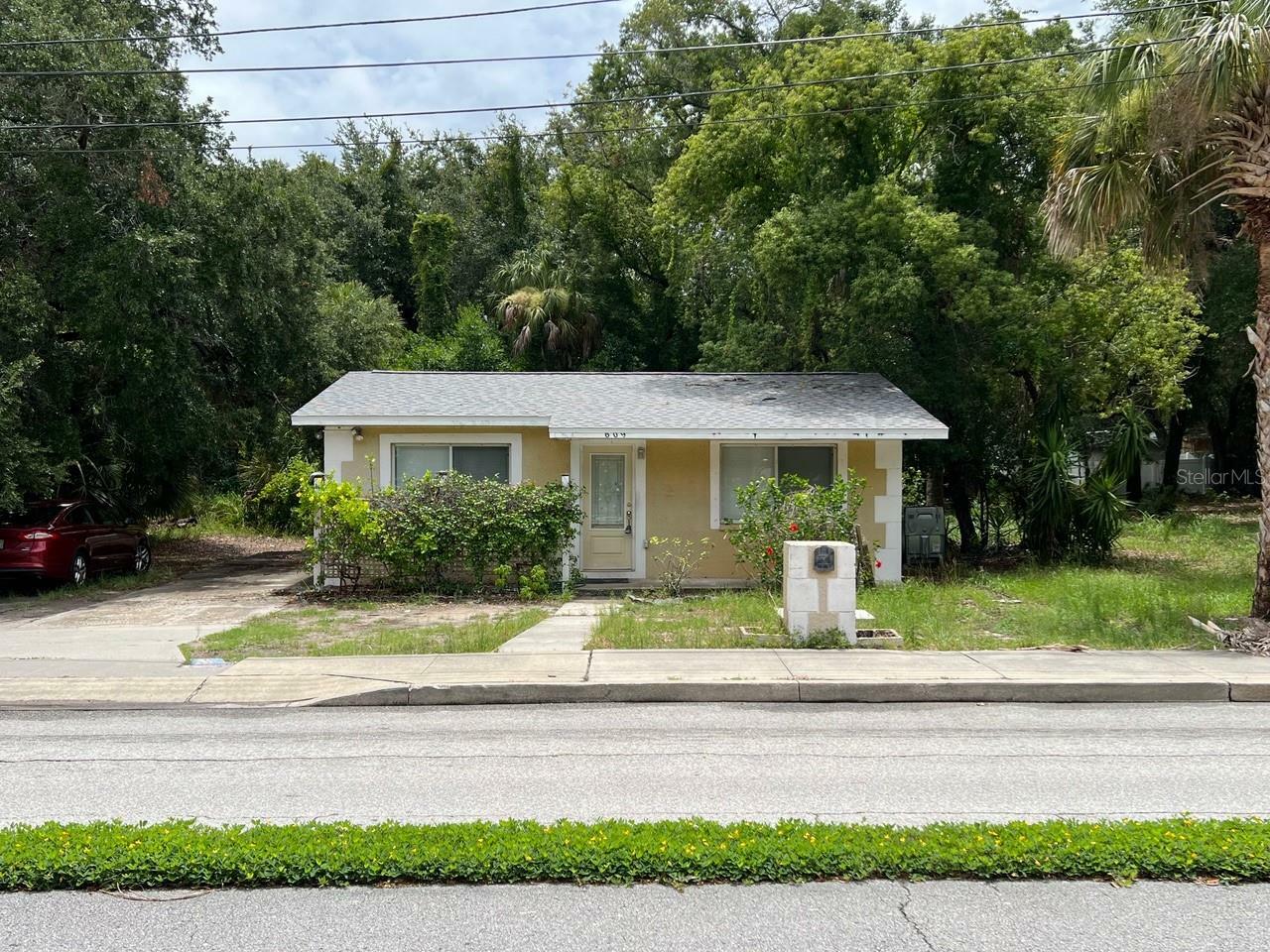 Property Photo:  609 S Safford Avenue  FL 34689 