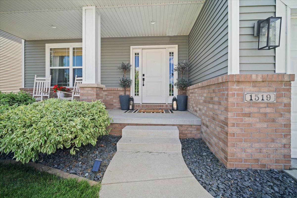 Property Photo:  1519 Stoneroller Circle  IL 61705 