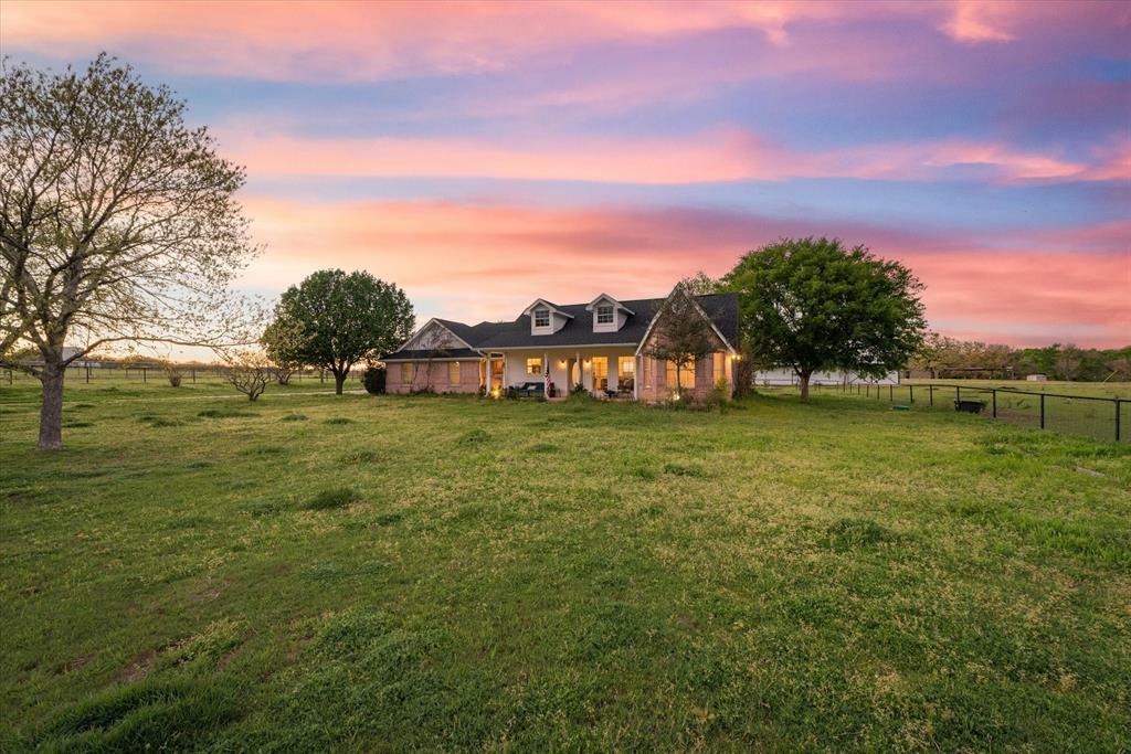 Property Photo: 113 Angus Court TX 76073