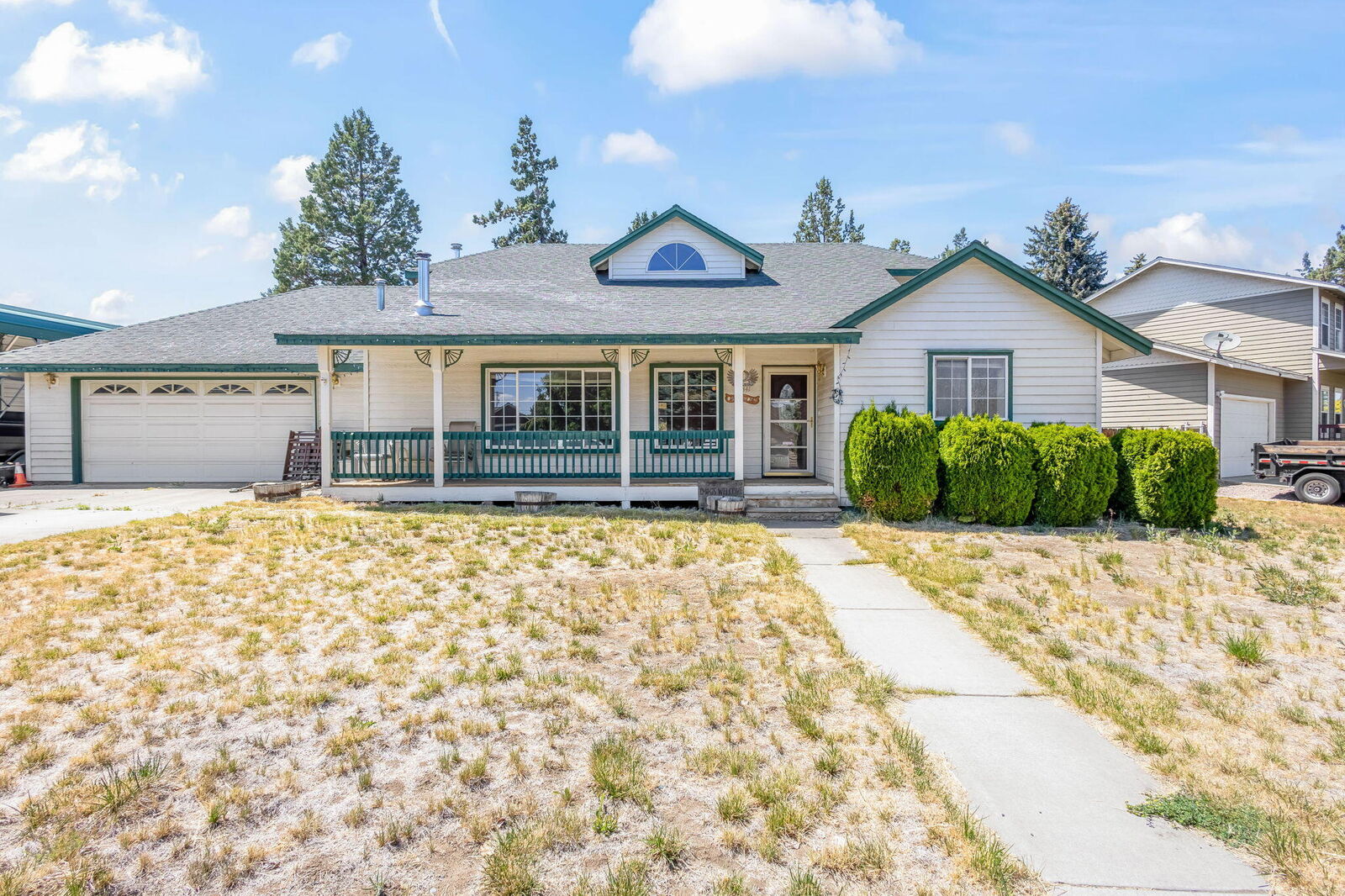 Property Photo: 2341 SW Indian Avenue OR 97756