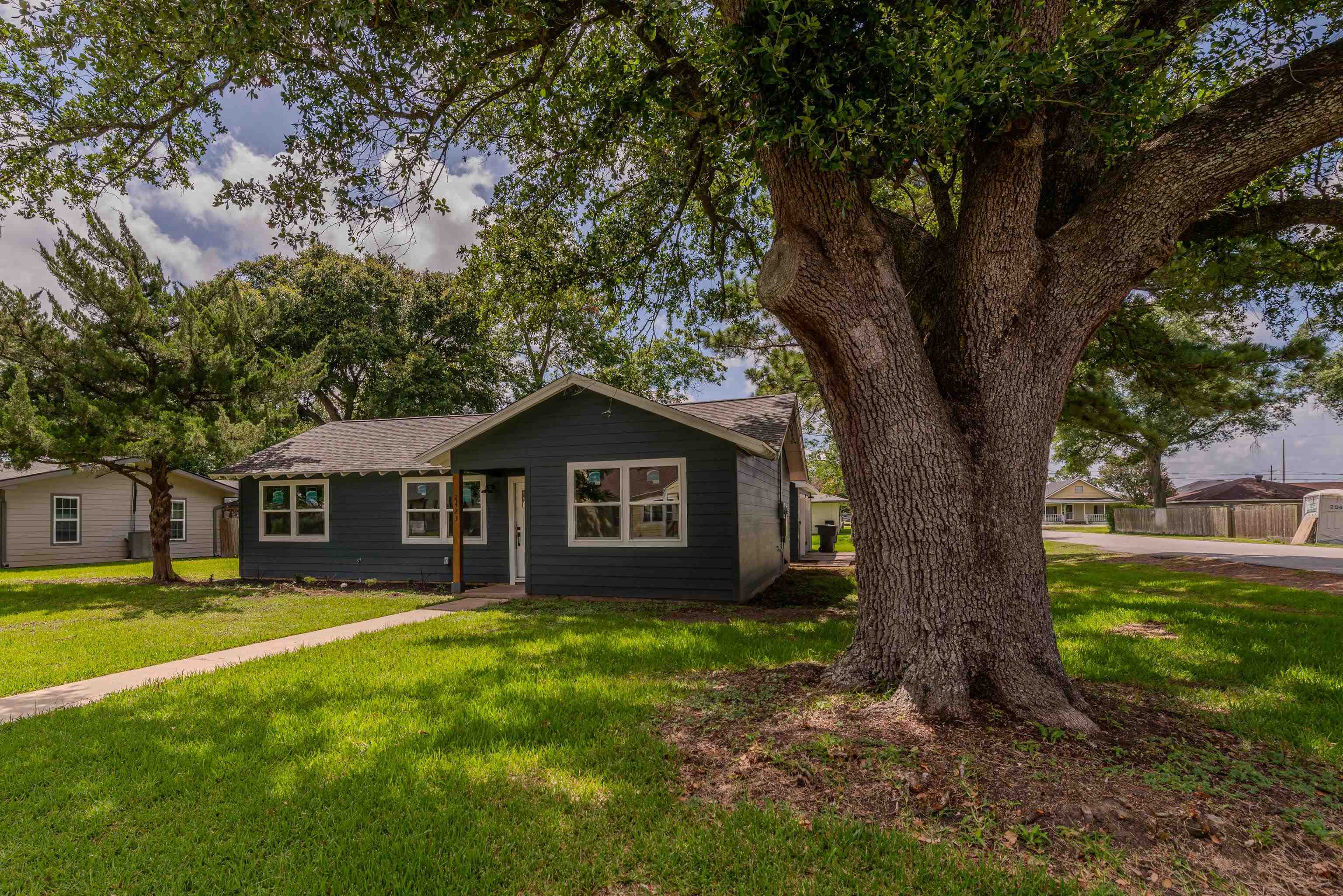 Property Photo:  2423 Ave F  TX 77627 