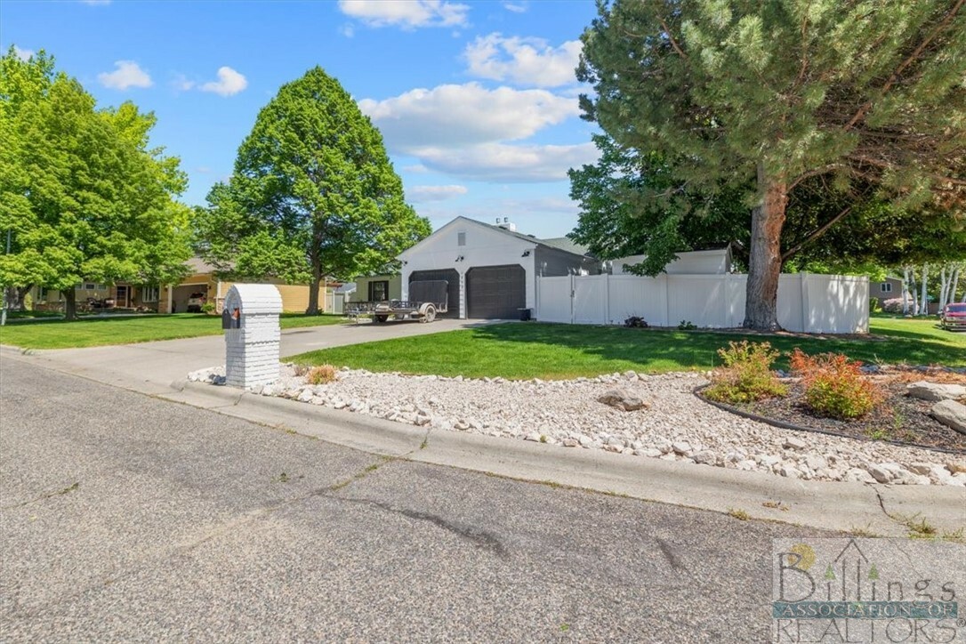 Property Photo:  1803 Arcadia Drive  MT 59102 