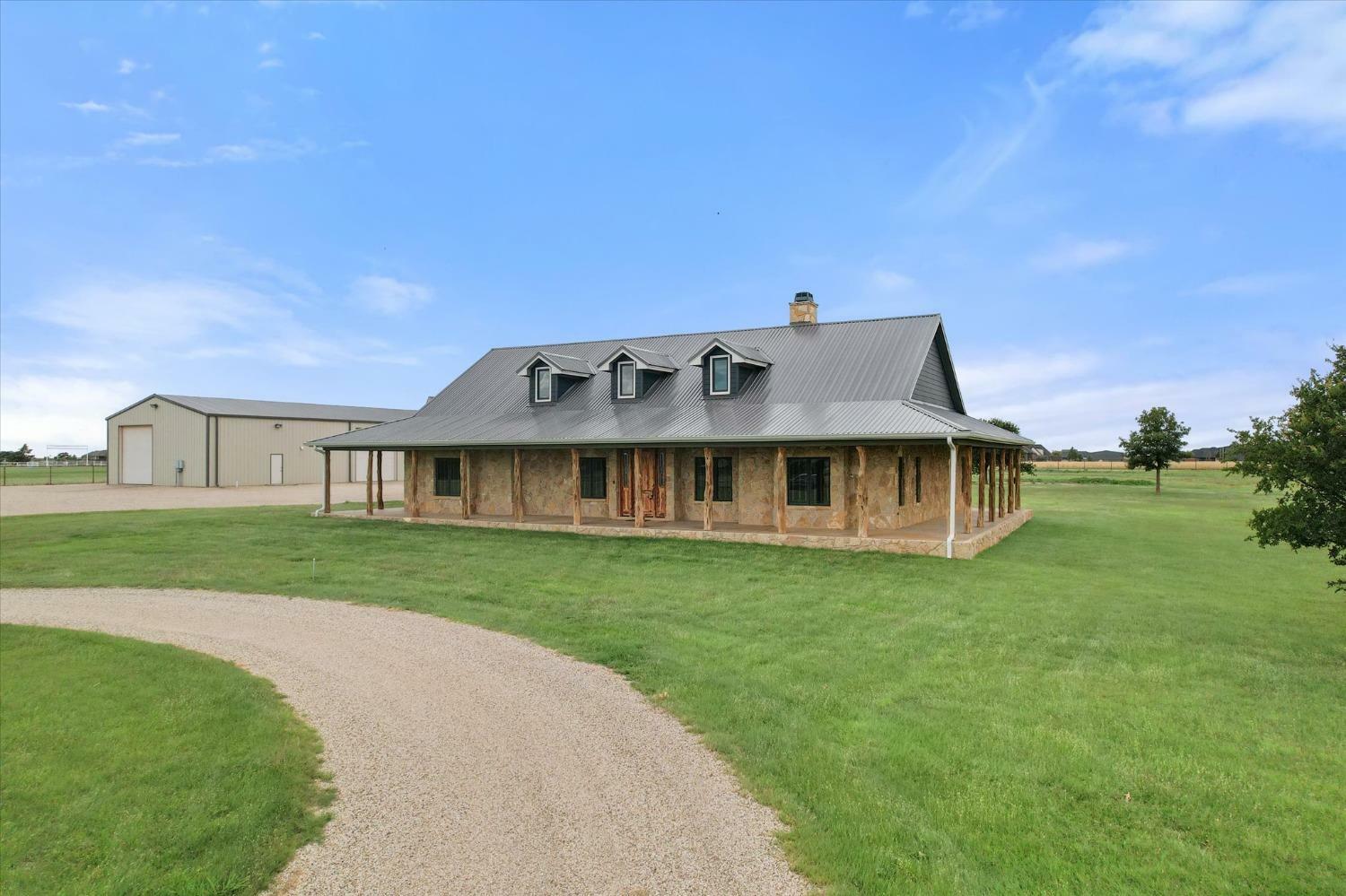 Property Photo:  1010 Willow Road  TX 79381 