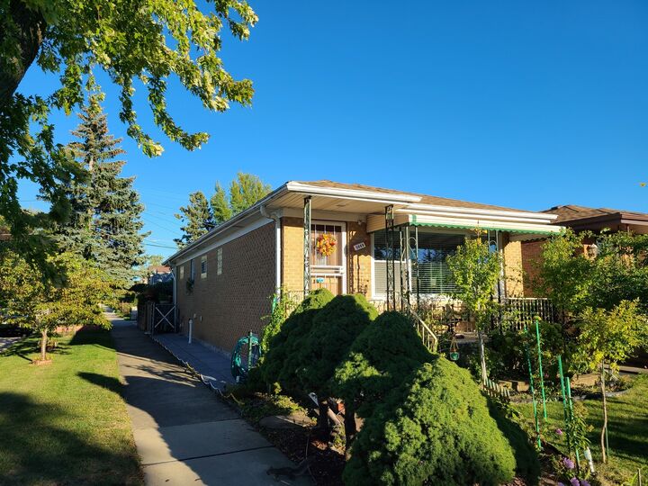 5049 N Oriole Avenue  Harwood Heights IL 60706 photo