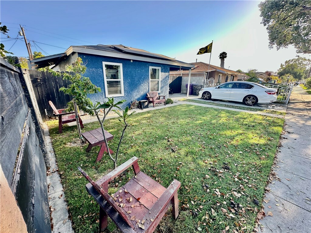 Property Photo:  1704 E 64th Street  CA 90805 