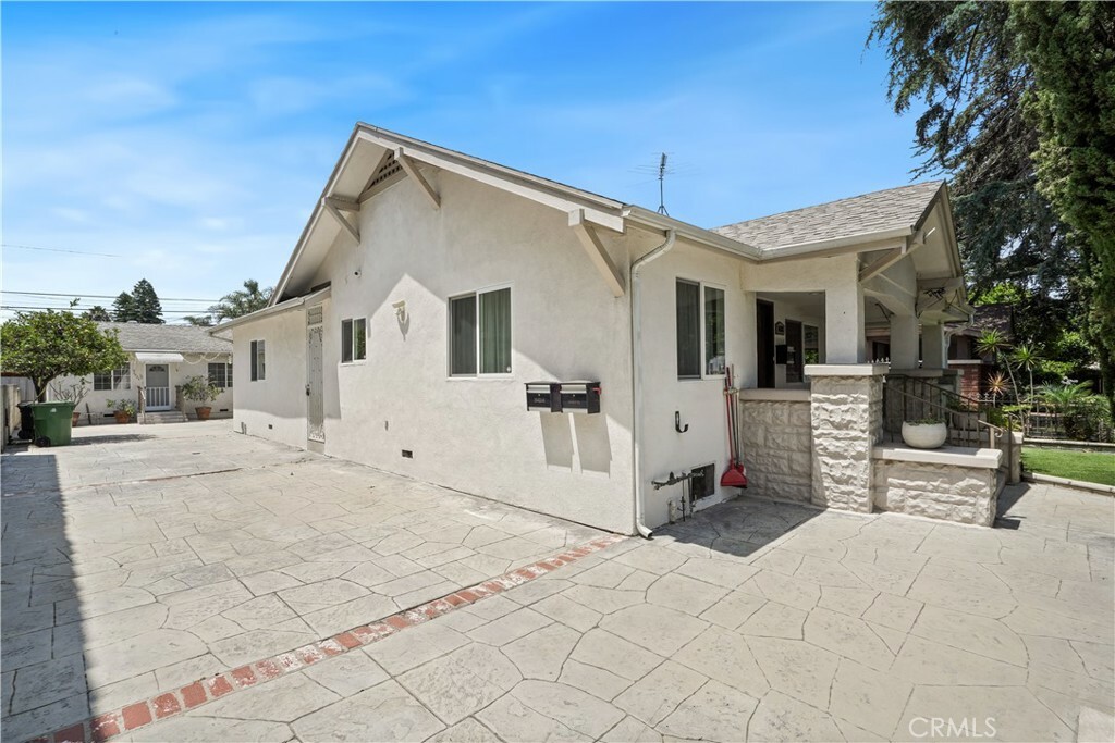 Property Photo:  5426 Lemon Grove Avenue  CA 90038 